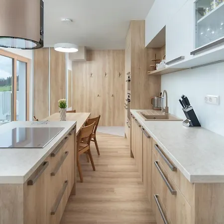 Oryn Panorama Kubinska Hola Apartment